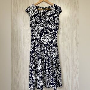 Lauren Ralph Lauren Navy Blue And White Floral Pleated Dress Woman’s Size 4 EUC